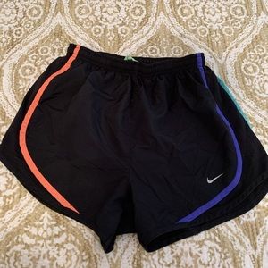 Women’s nike tempo short